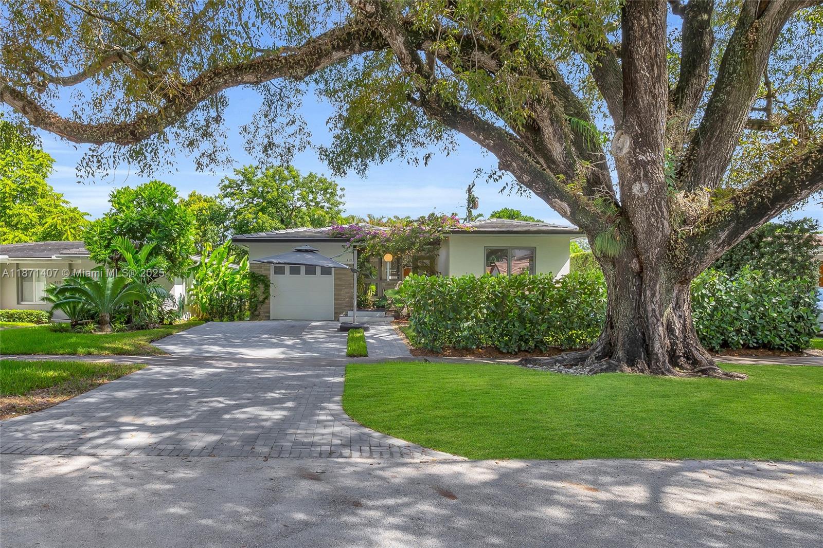 415 Velarde Ave