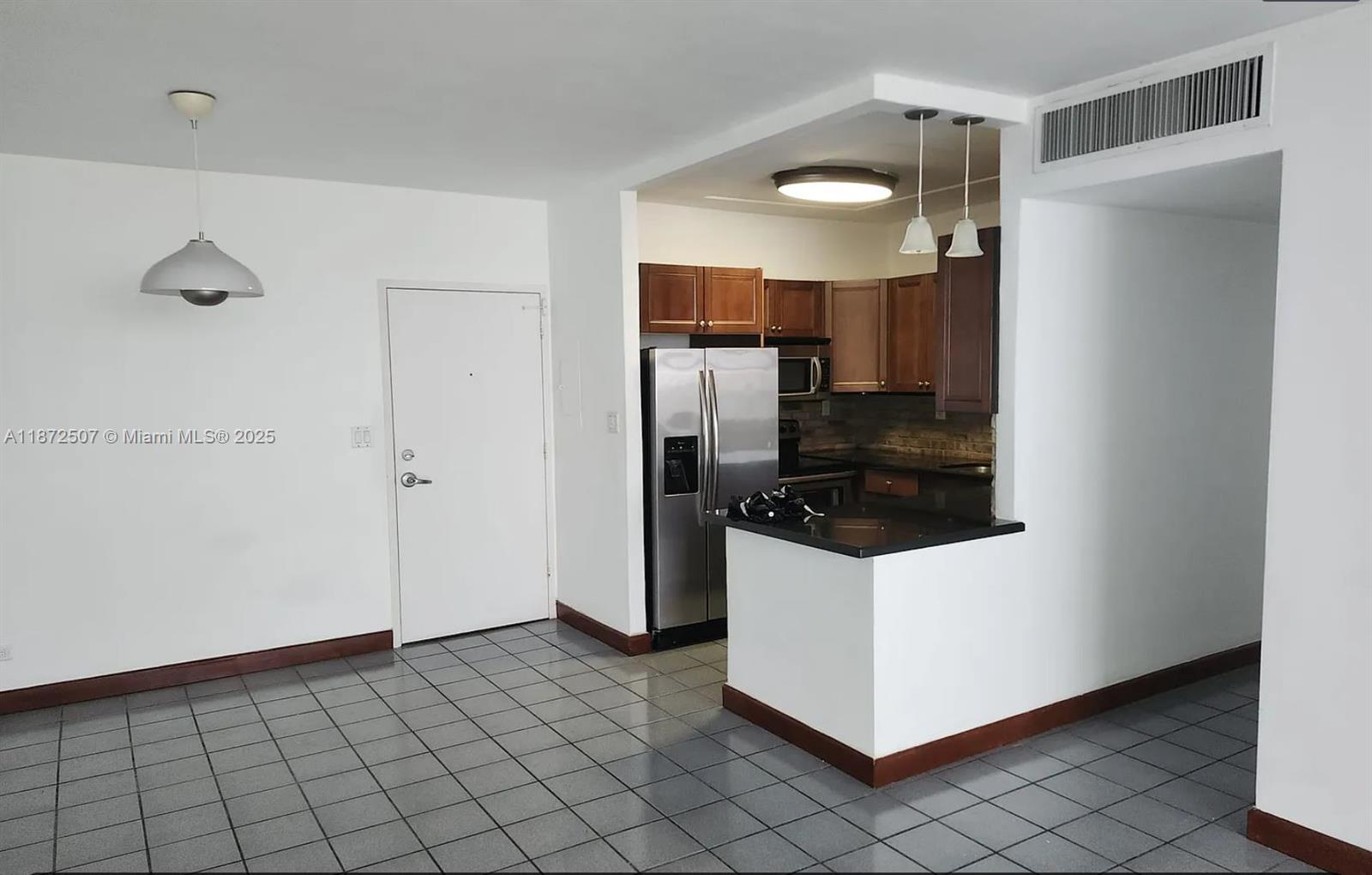 7441 Wayne Ave #10L