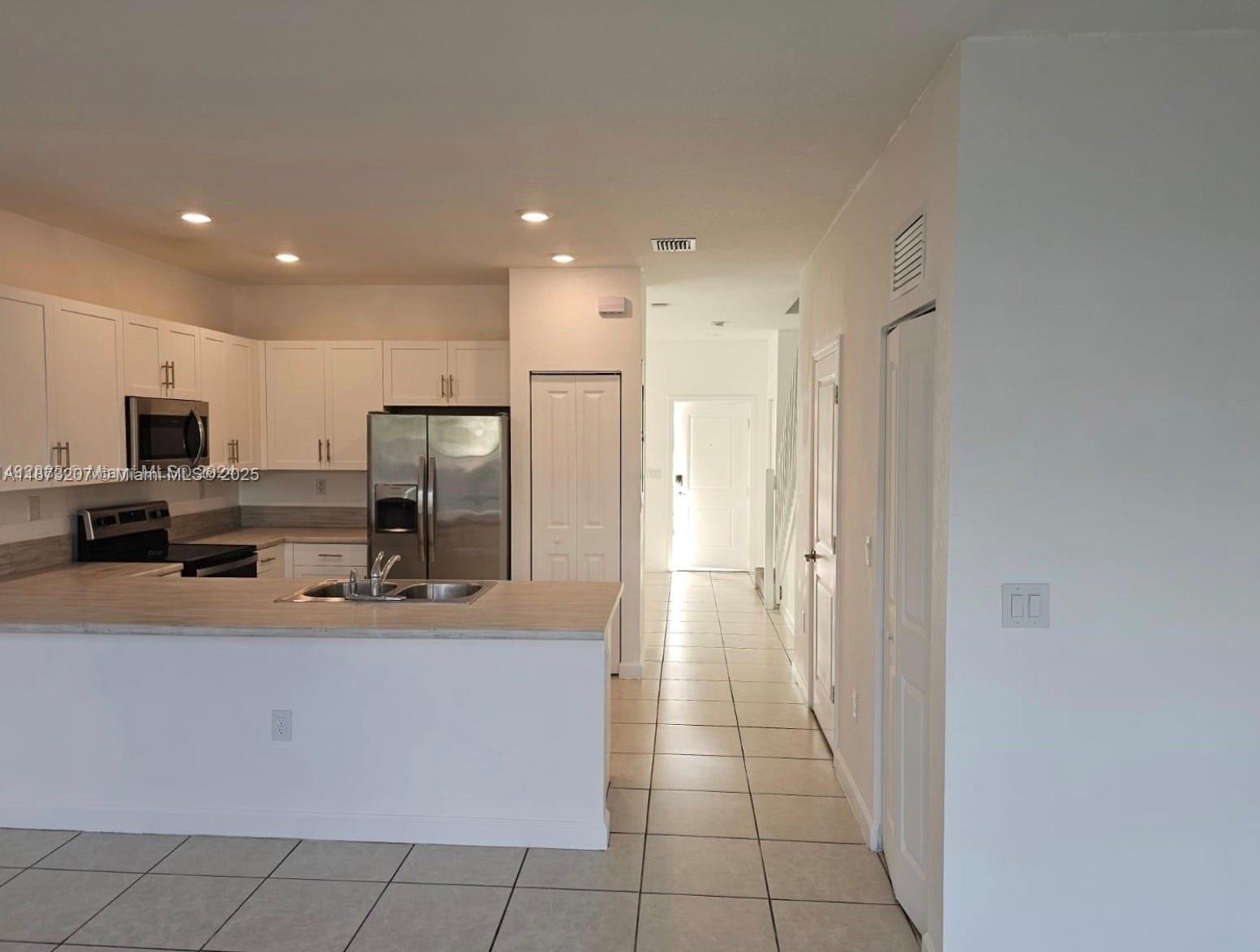 607 NE 208th Ter #607