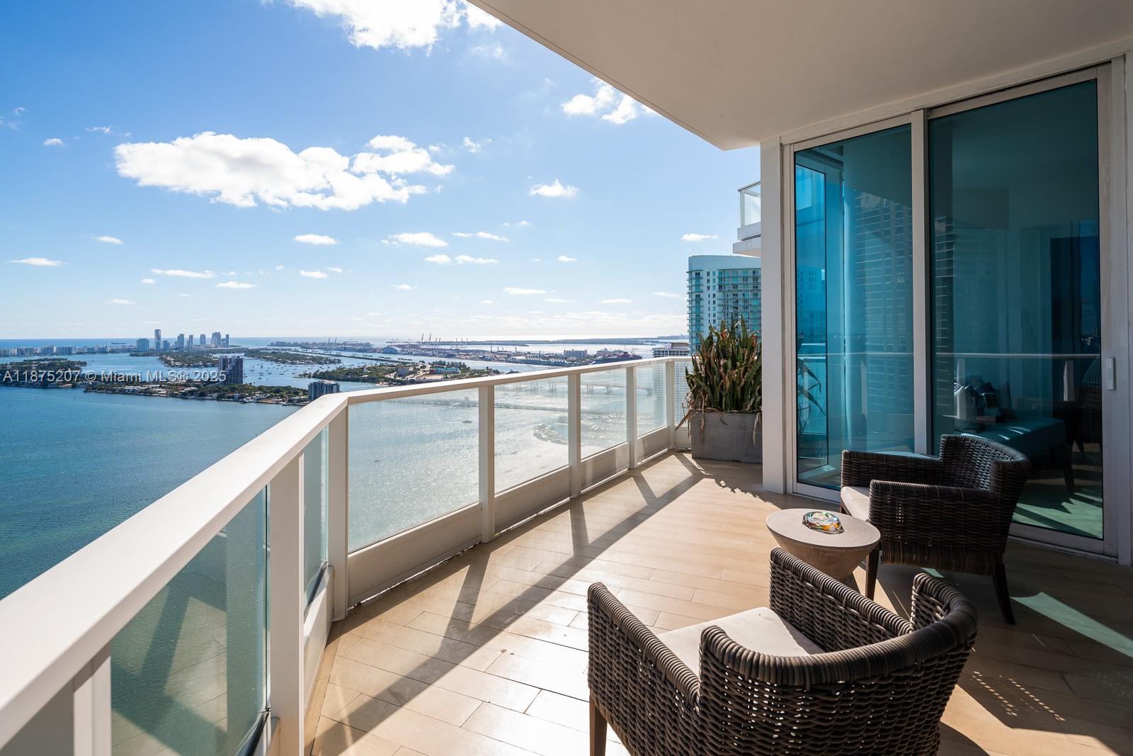 image Paramount Bay Condo10