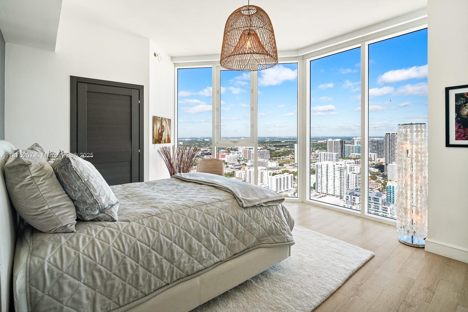 image Paramount Bay Condo19