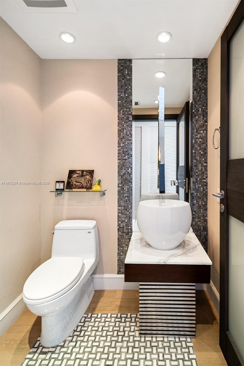 image Paramount Bay Condo21