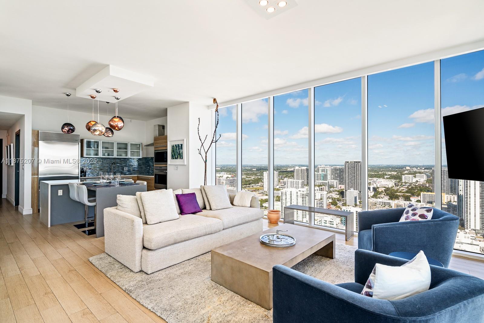 image Paramount Bay Condo4