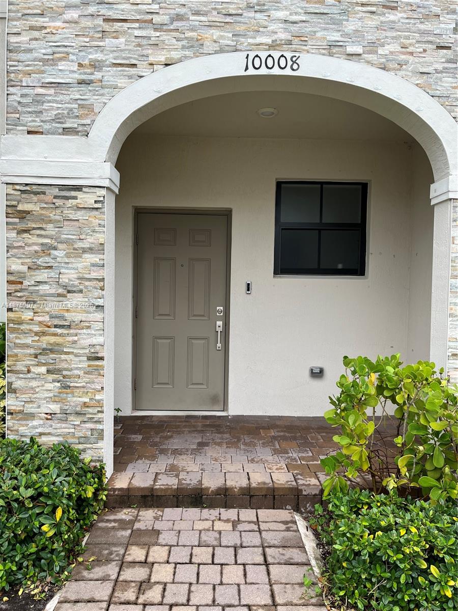 10008 SW 228th Ter Miami, FL 33190