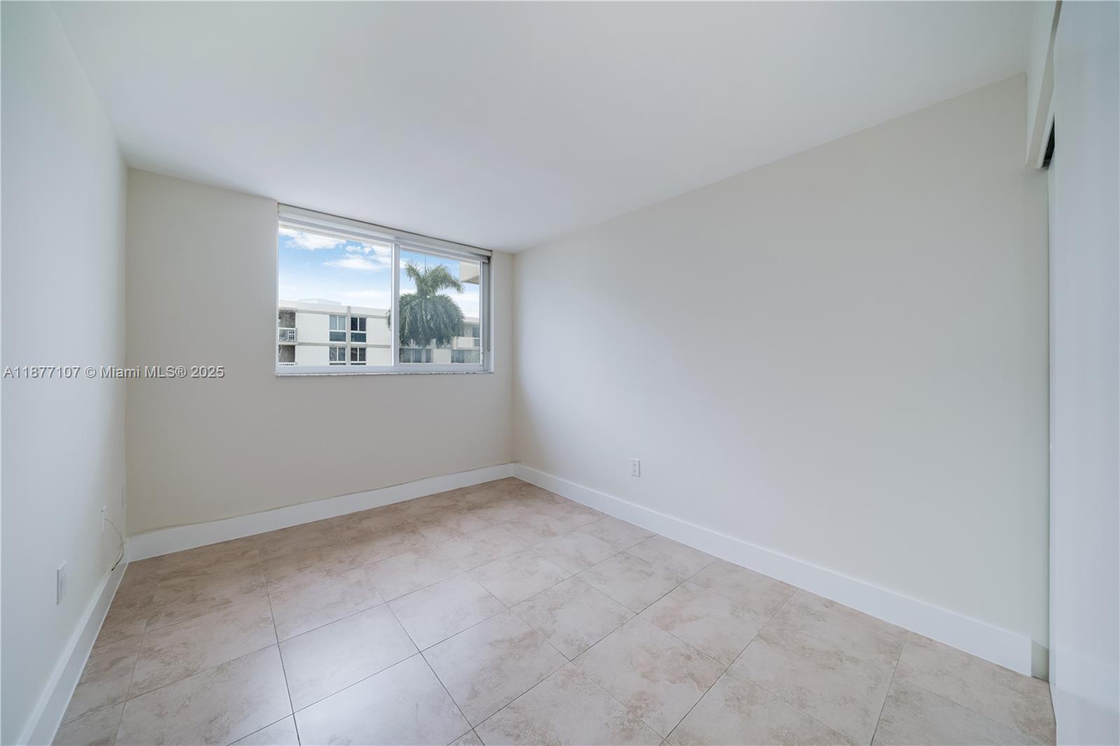 1665 Bay Rd #521 Miami Beach, FL 33139
