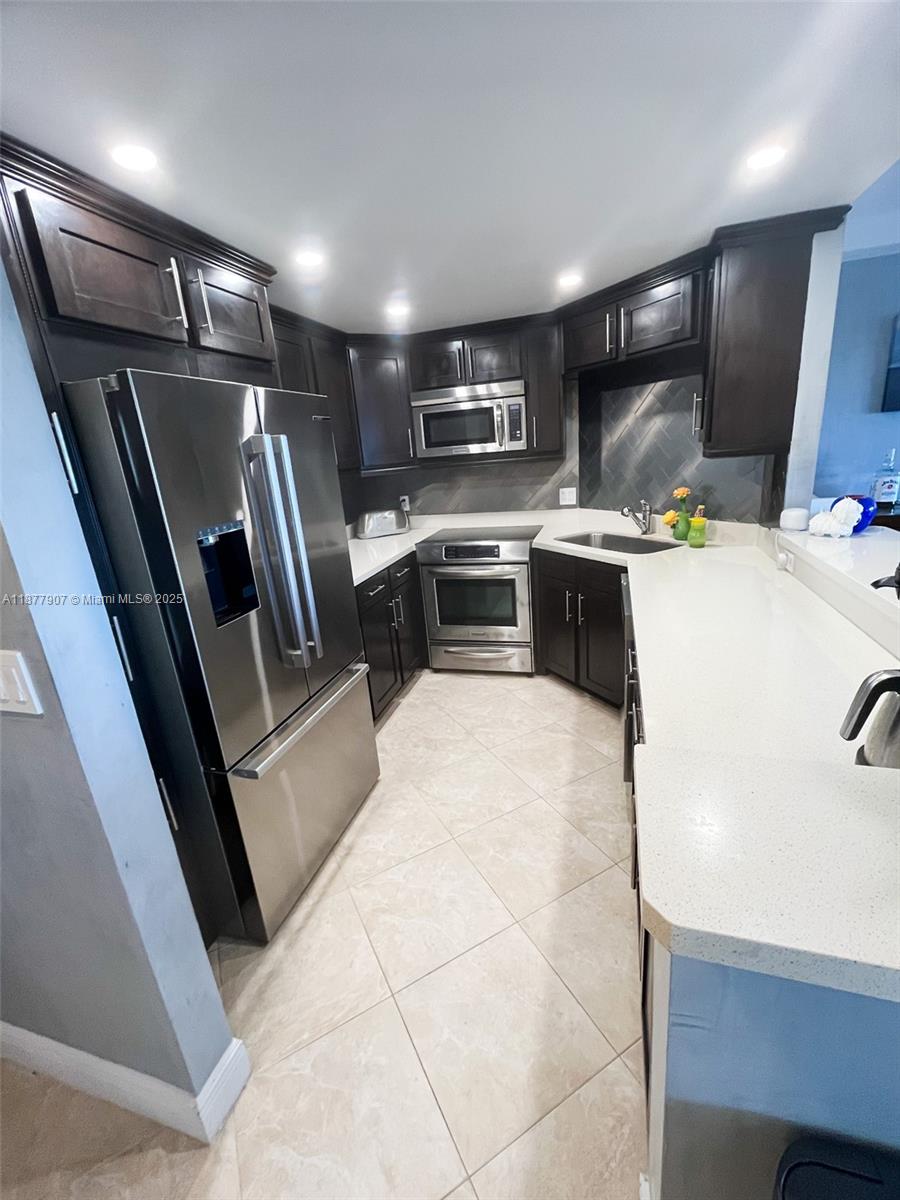 340 Sunset Dr #907