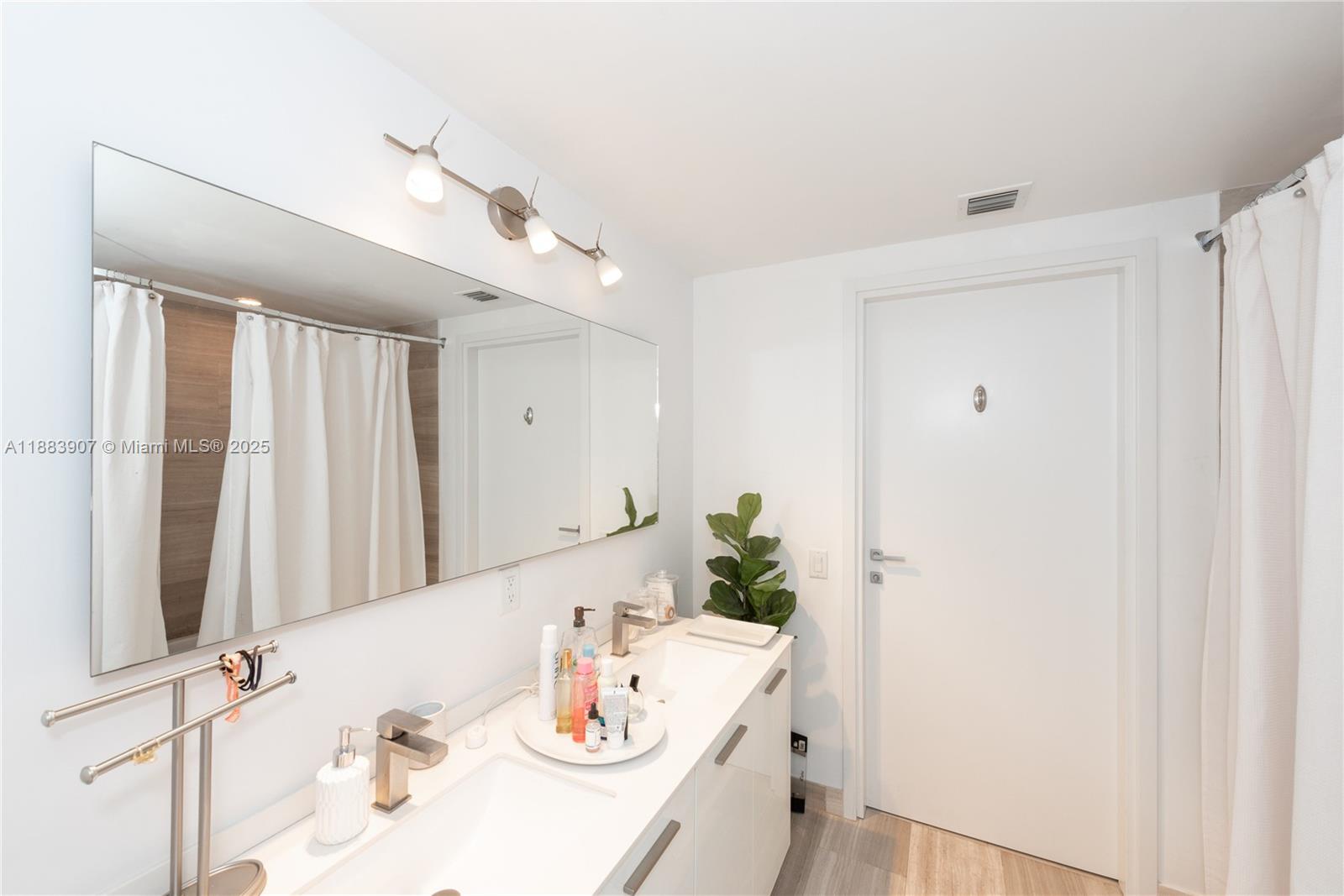 image Brickellhouse Condo12