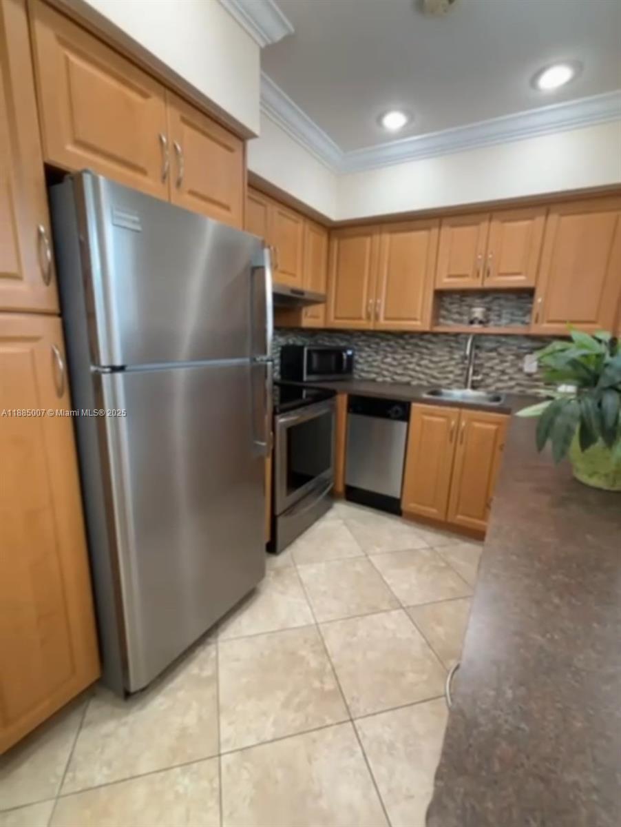 500 Layne Blvd #20 Hallandale Beach, FL 33009