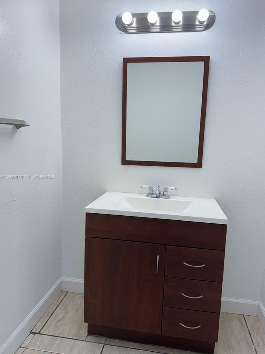 663 Vista Isles Dr #1711 Sunrise, FL 33325