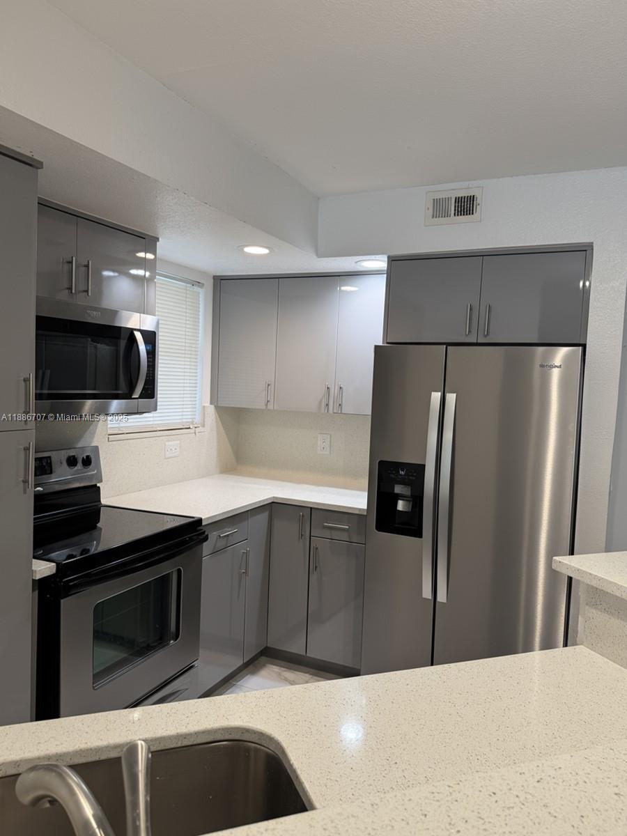 663 Vista Isles Dr #1711 Sunrise, FL 33325