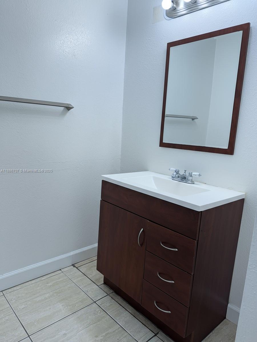 663 Vista Isles Dr #1711 Sunrise, FL 33325