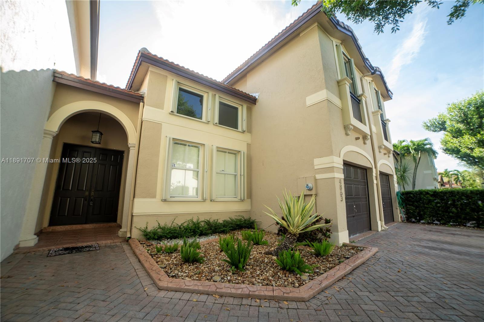 4863 NW 109th Path