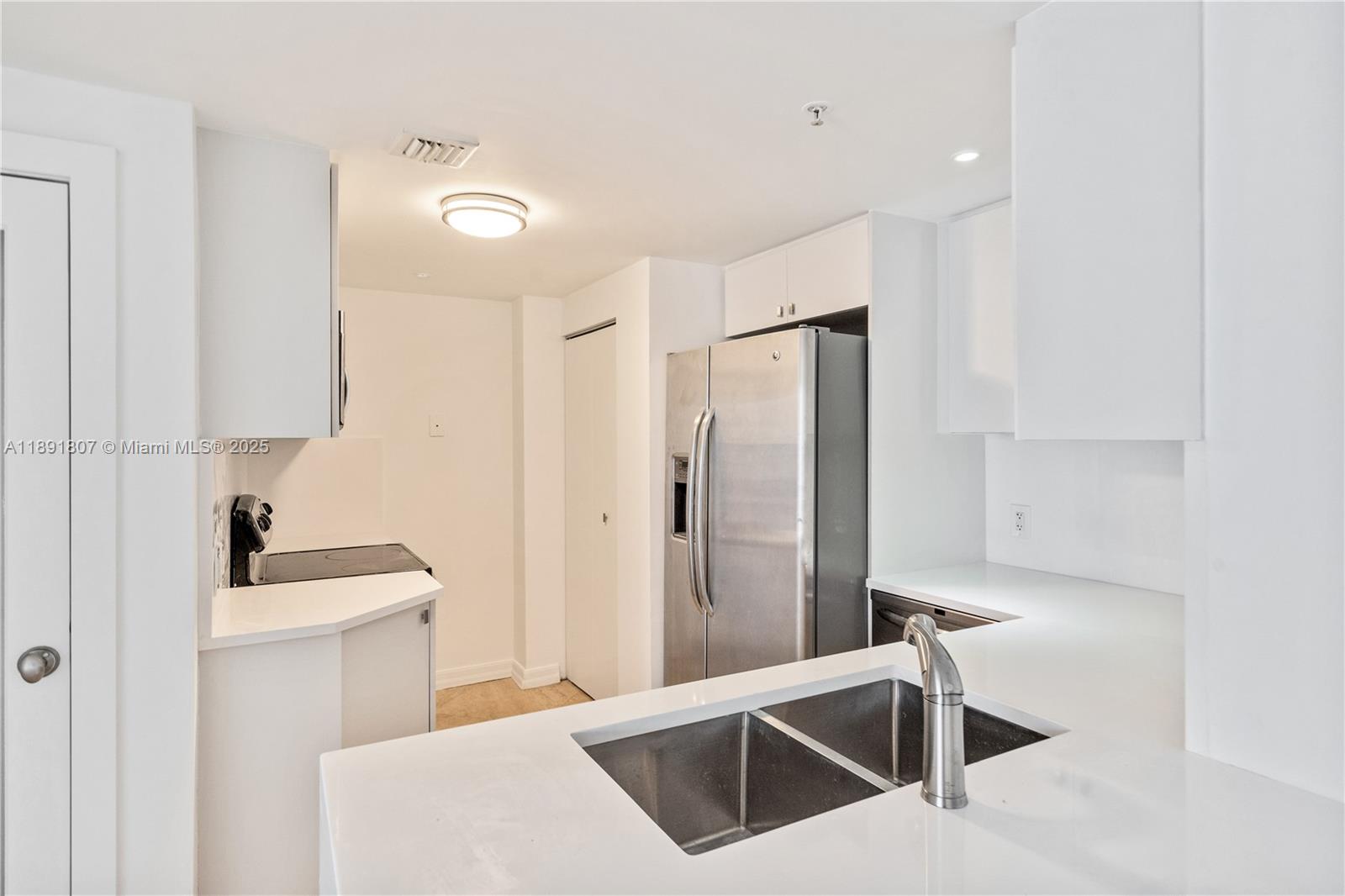 image Courvoisier Courts Condo5