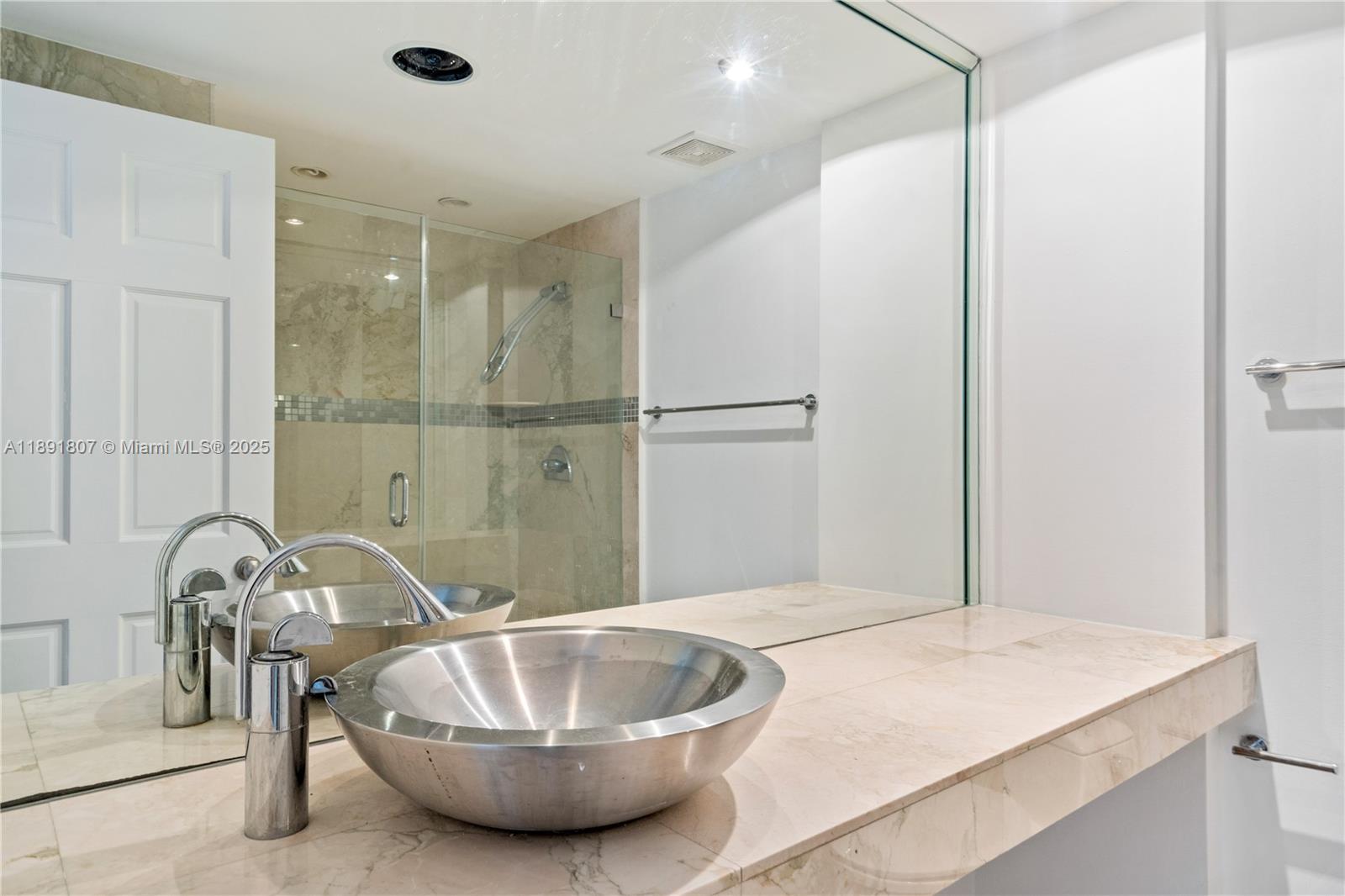 image Courvoisier Courts Condo8