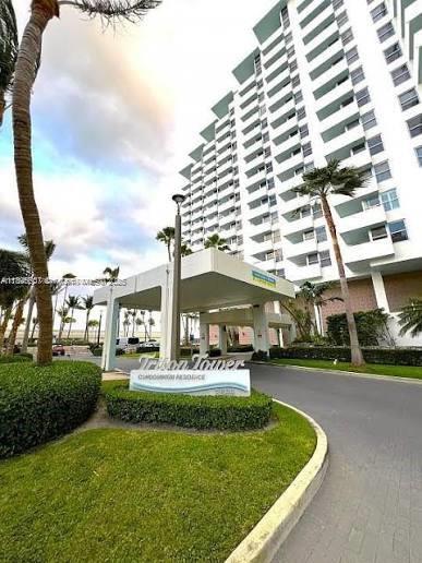 2899 Collins Ave #1746