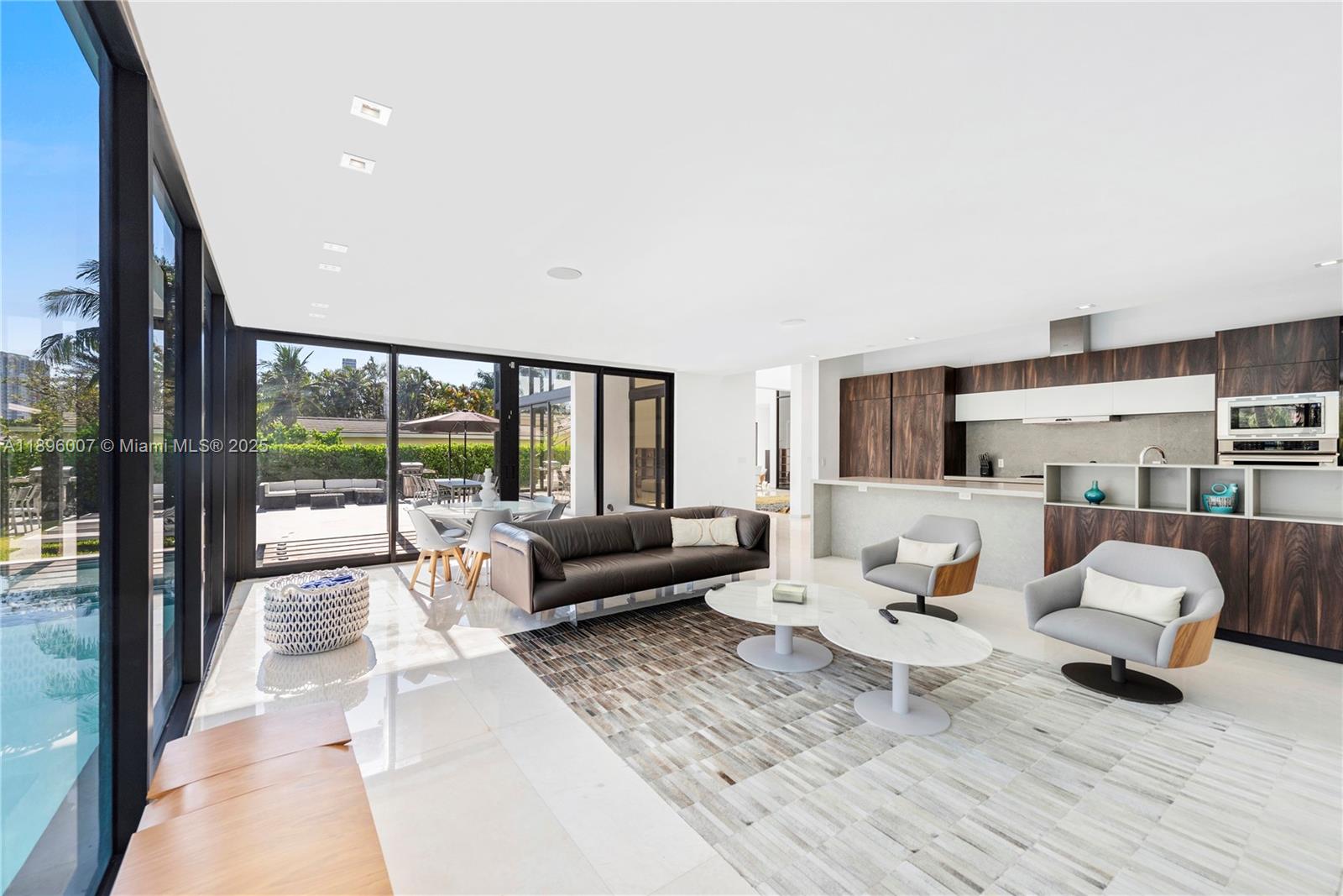 418 Sunset Dr Hallandale Beach, FL 33009 418 Sunset Dr Hallandale Beach, FL 33009