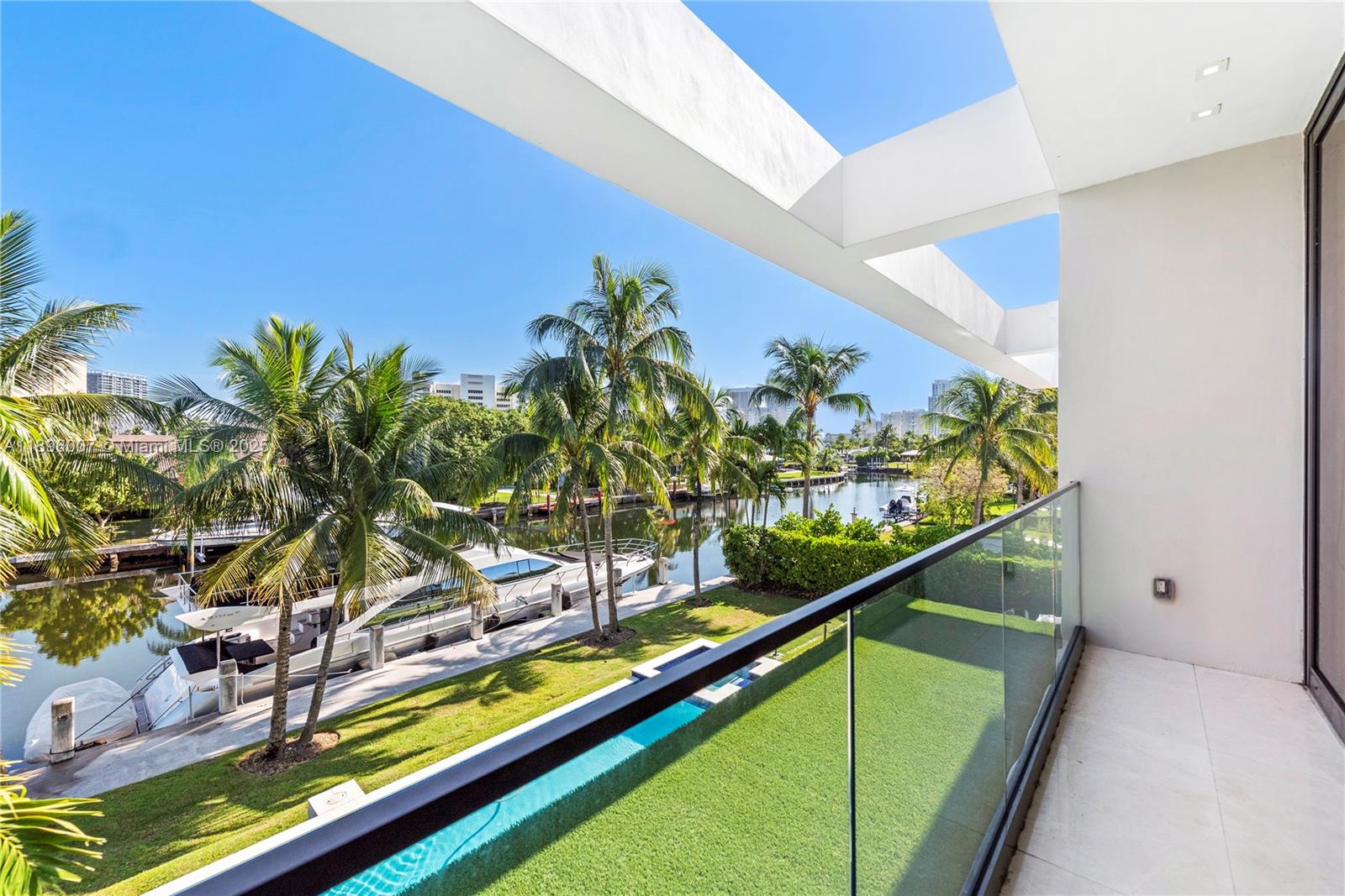 418 Sunset Dr Hallandale Beach, FL 33009 418 Sunset Dr Hallandale Beach, FL 33009