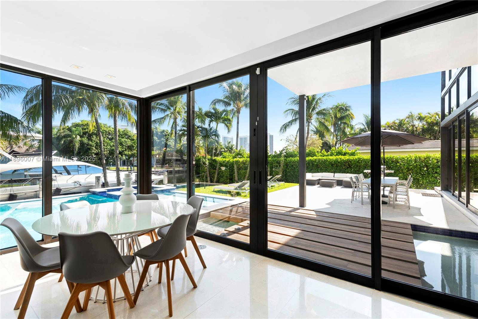 418 Sunset Dr Hallandale Beach, FL 33009 418 Sunset Dr Hallandale Beach, FL 33009