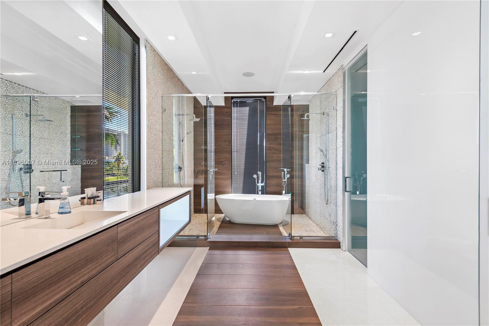 418 Sunset Dr Hallandale Beach, FL 33009 418 Sunset Dr Hallandale Beach, FL 33009