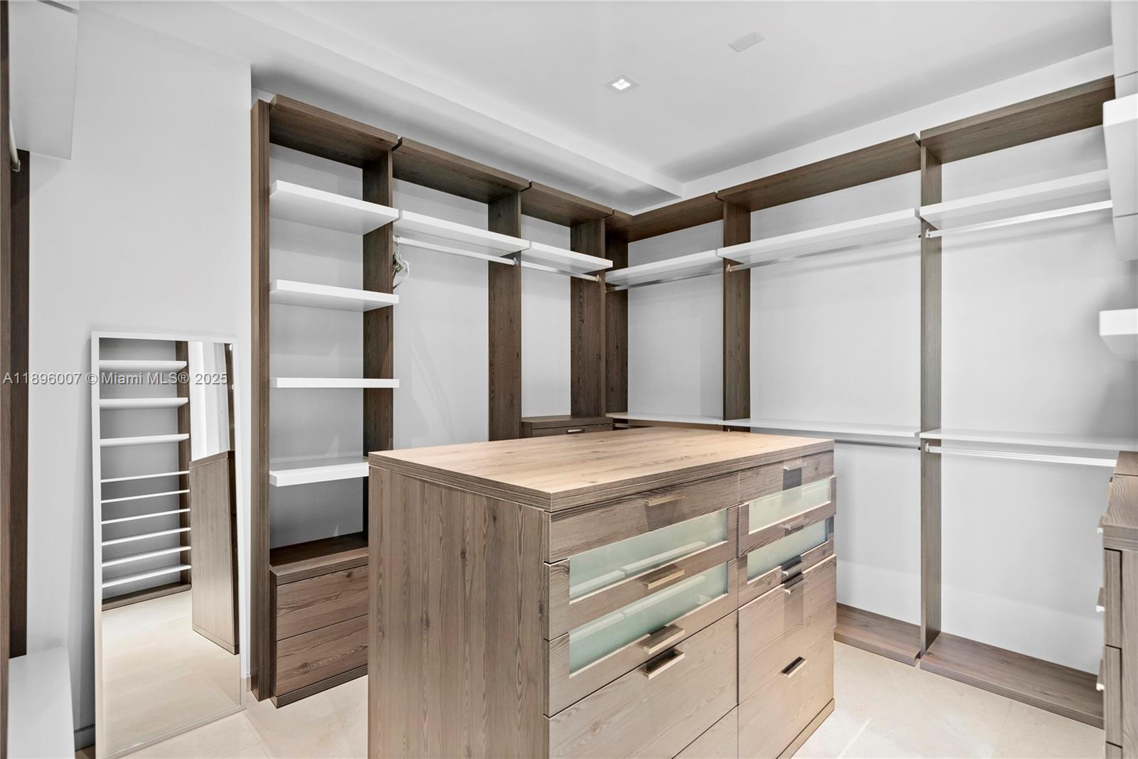 418 Sunset Dr Hallandale Beach, FL 33009 418 Sunset Dr Hallandale Beach, FL 33009