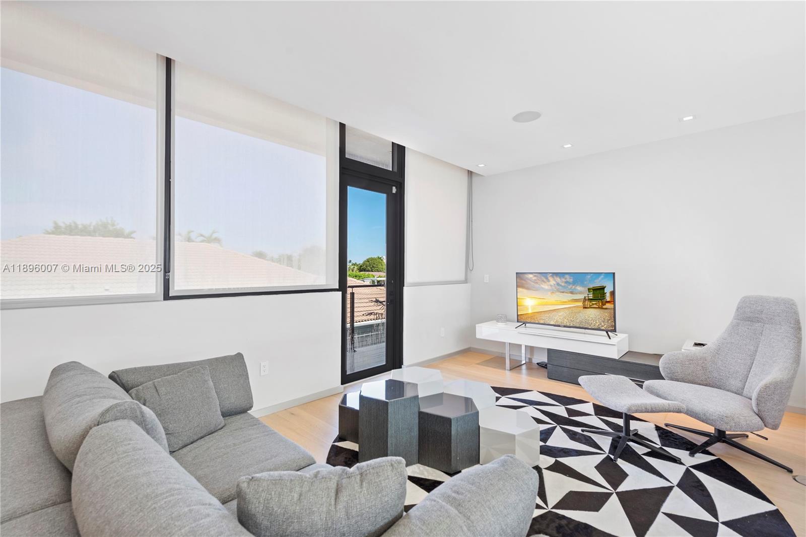 418 Sunset Dr Hallandale Beach, FL 33009 418 Sunset Dr Hallandale Beach, FL 33009