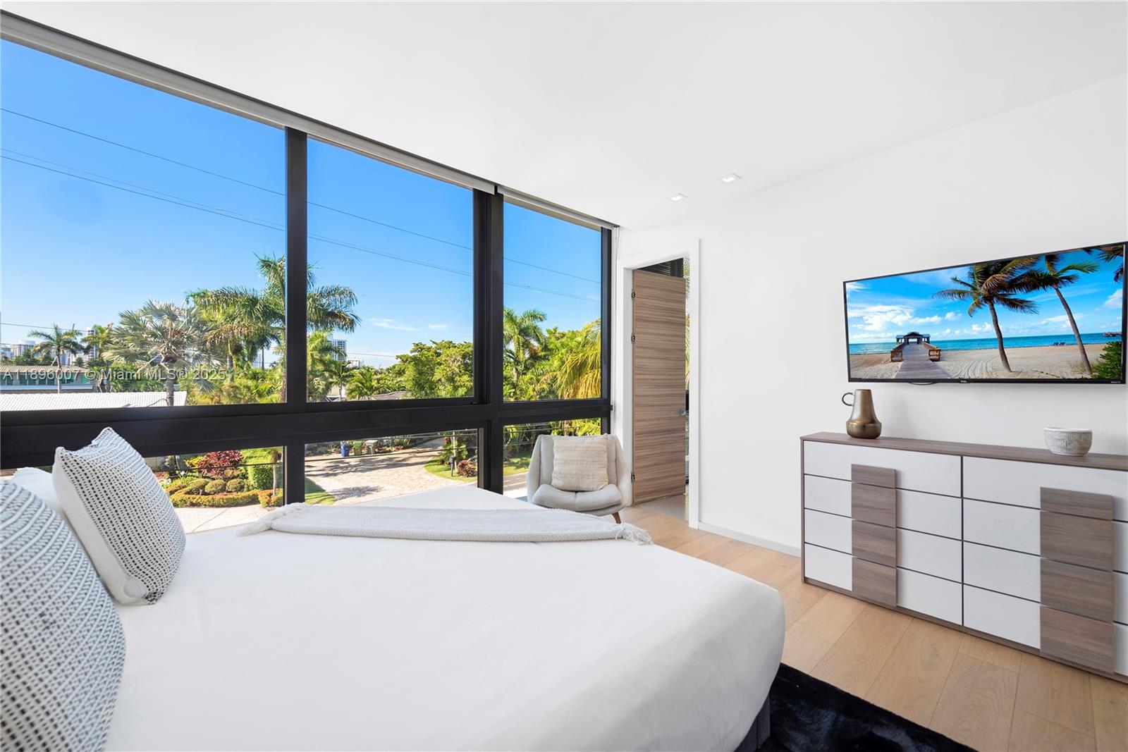 418 Sunset Dr Hallandale Beach, FL 33009 418 Sunset Dr Hallandale Beach, FL 33009