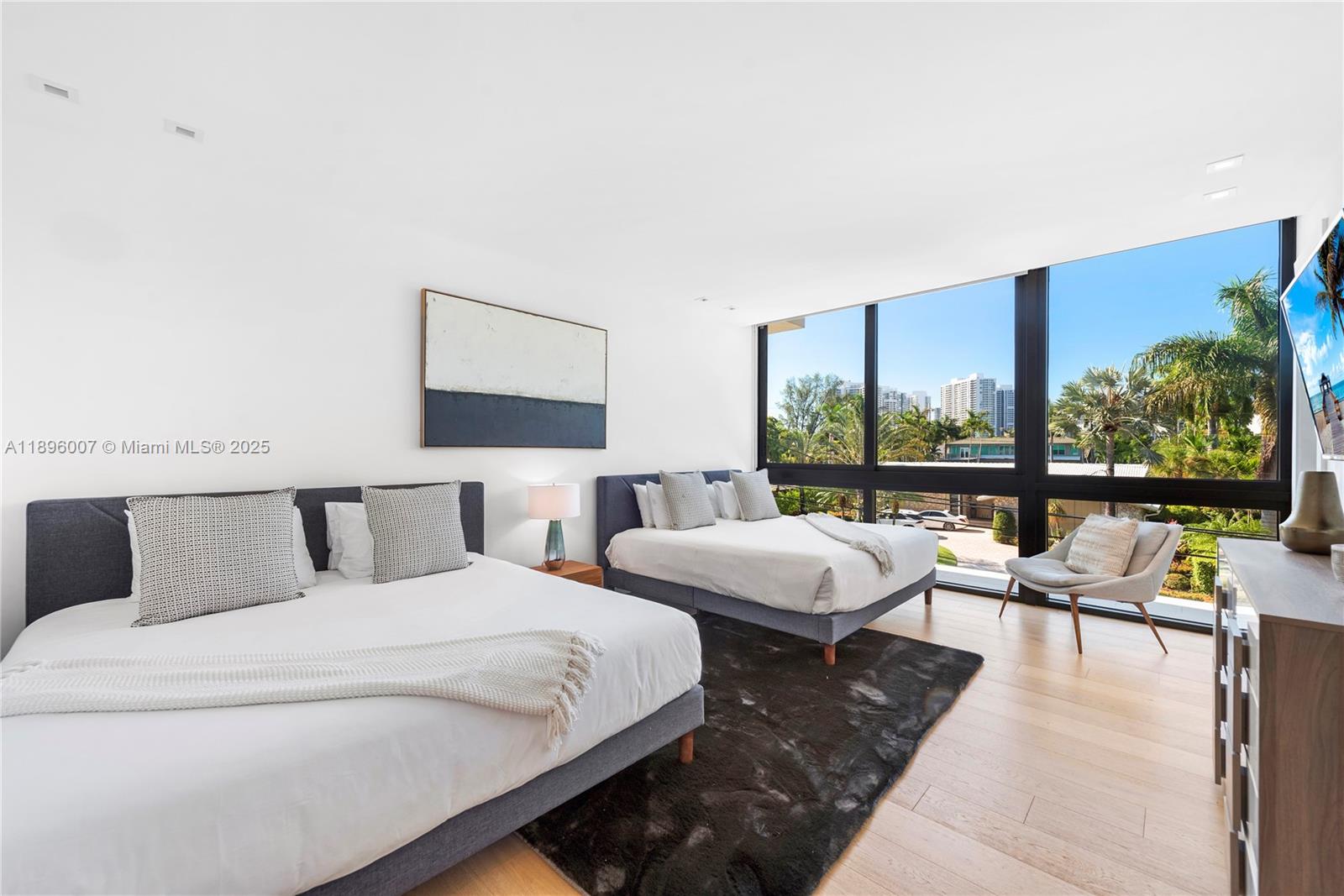 418 Sunset Dr Hallandale Beach, FL 33009 418 Sunset Dr Hallandale Beach, FL 33009