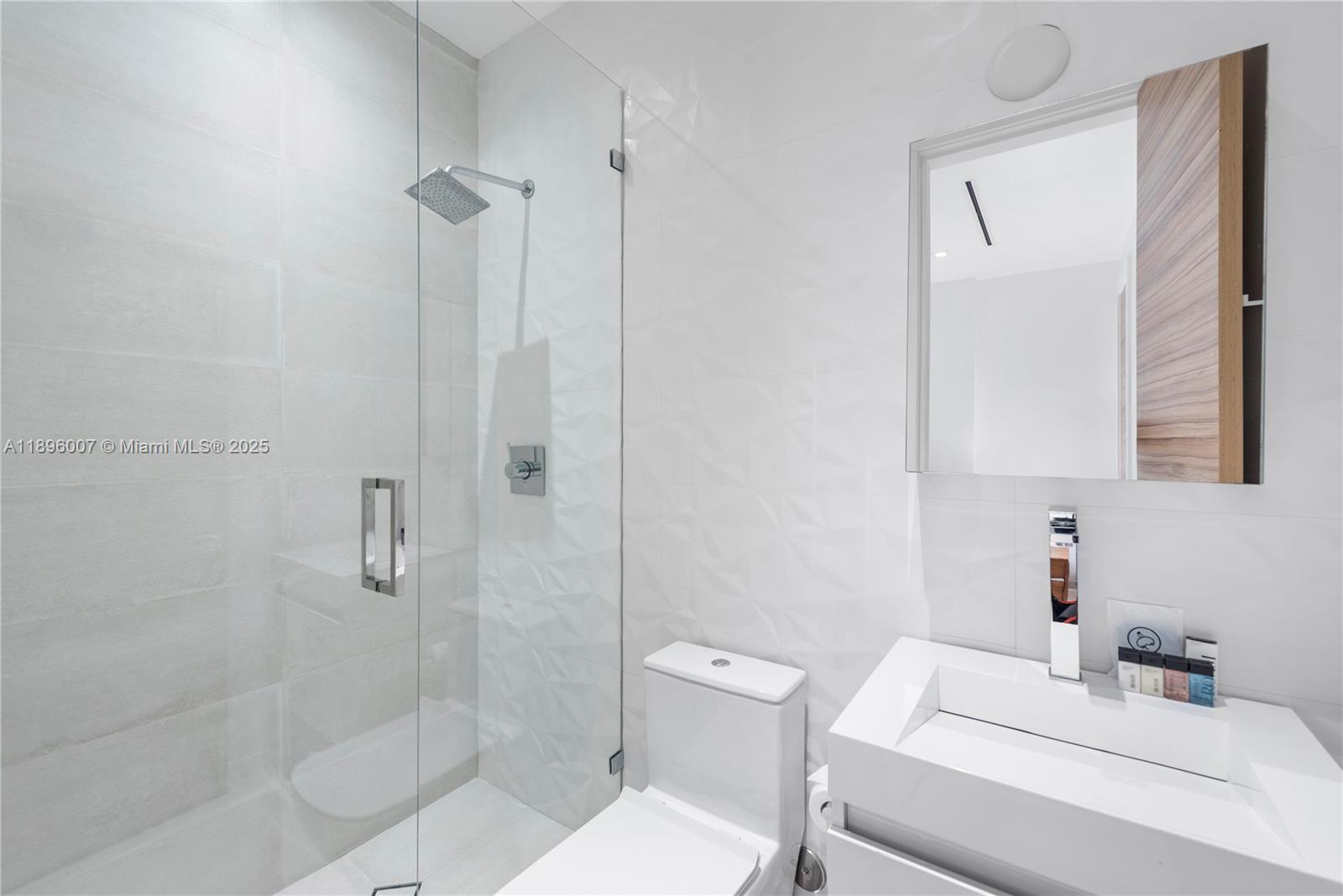 418 Sunset Dr Hallandale Beach, FL 33009 418 Sunset Dr Hallandale Beach, FL 33009