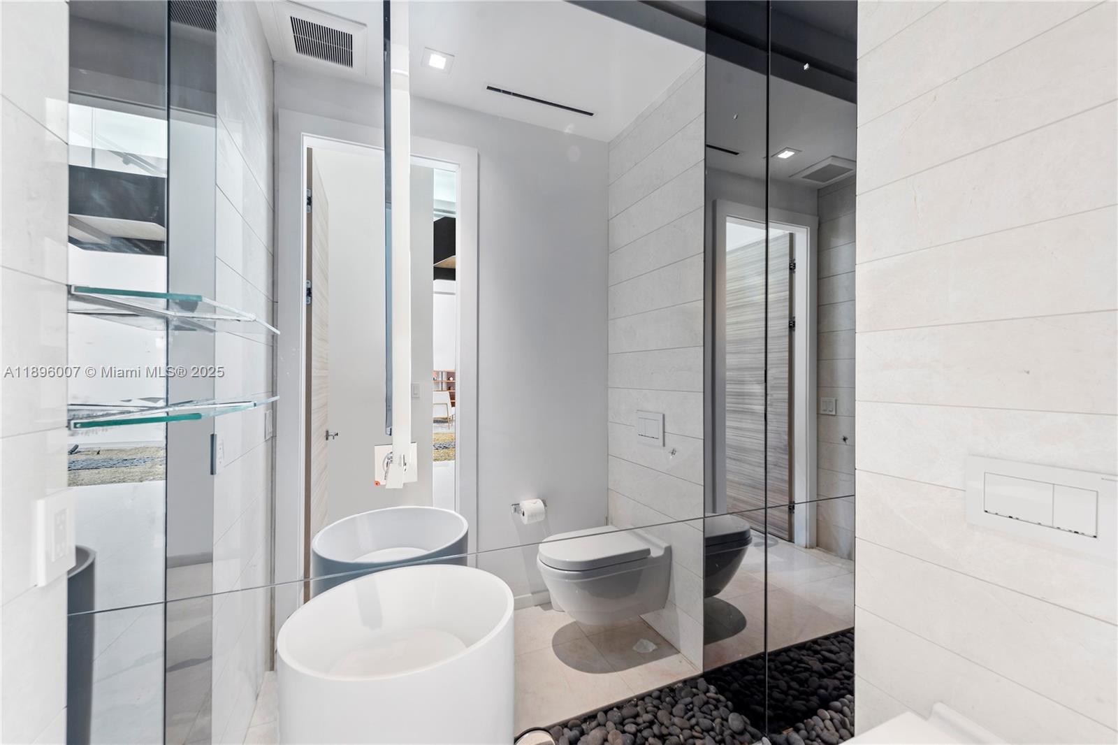 418 Sunset Dr Hallandale Beach, FL 33009 418 Sunset Dr Hallandale Beach, FL 33009