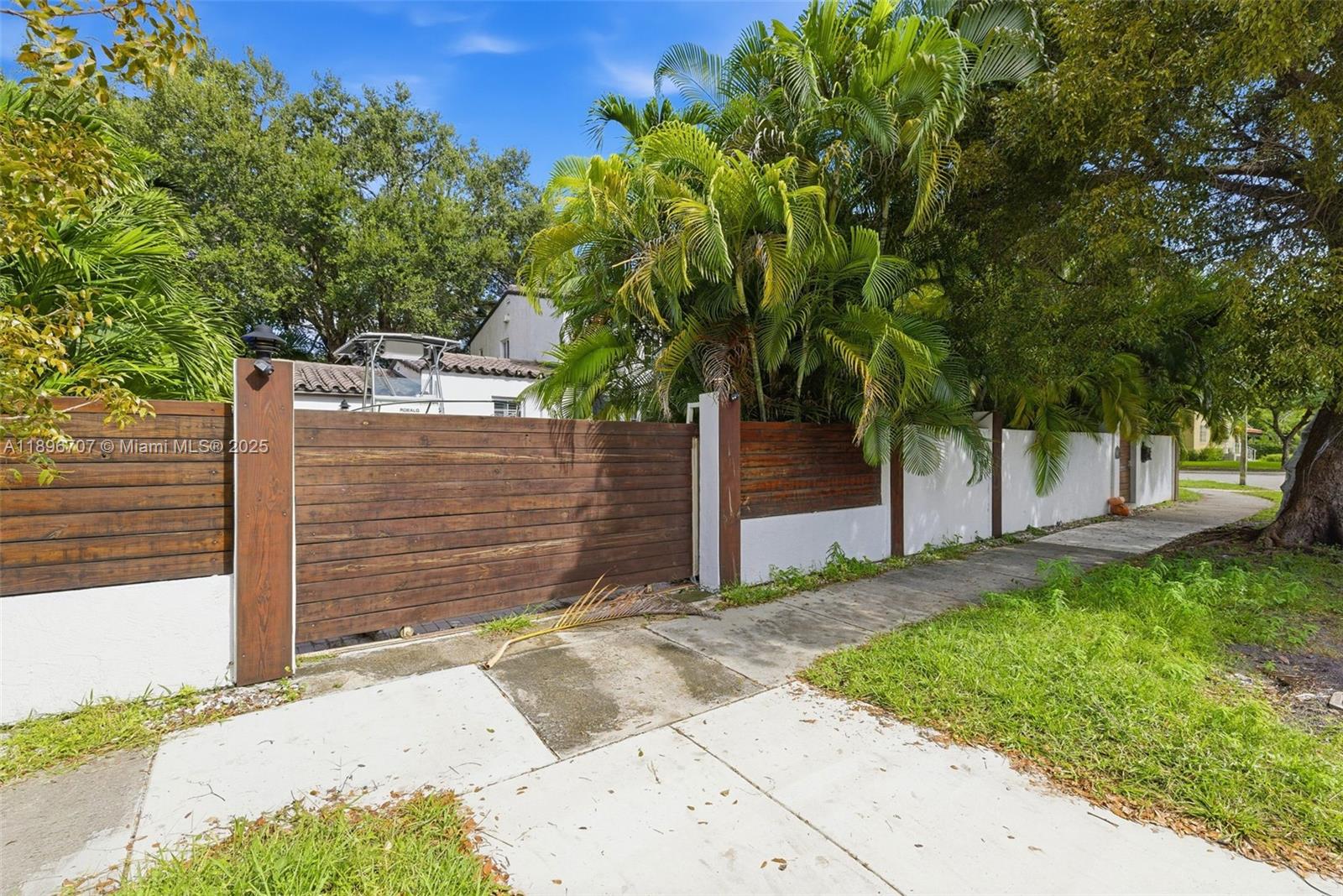 401 SW 28th Rd Miami, FL 33129