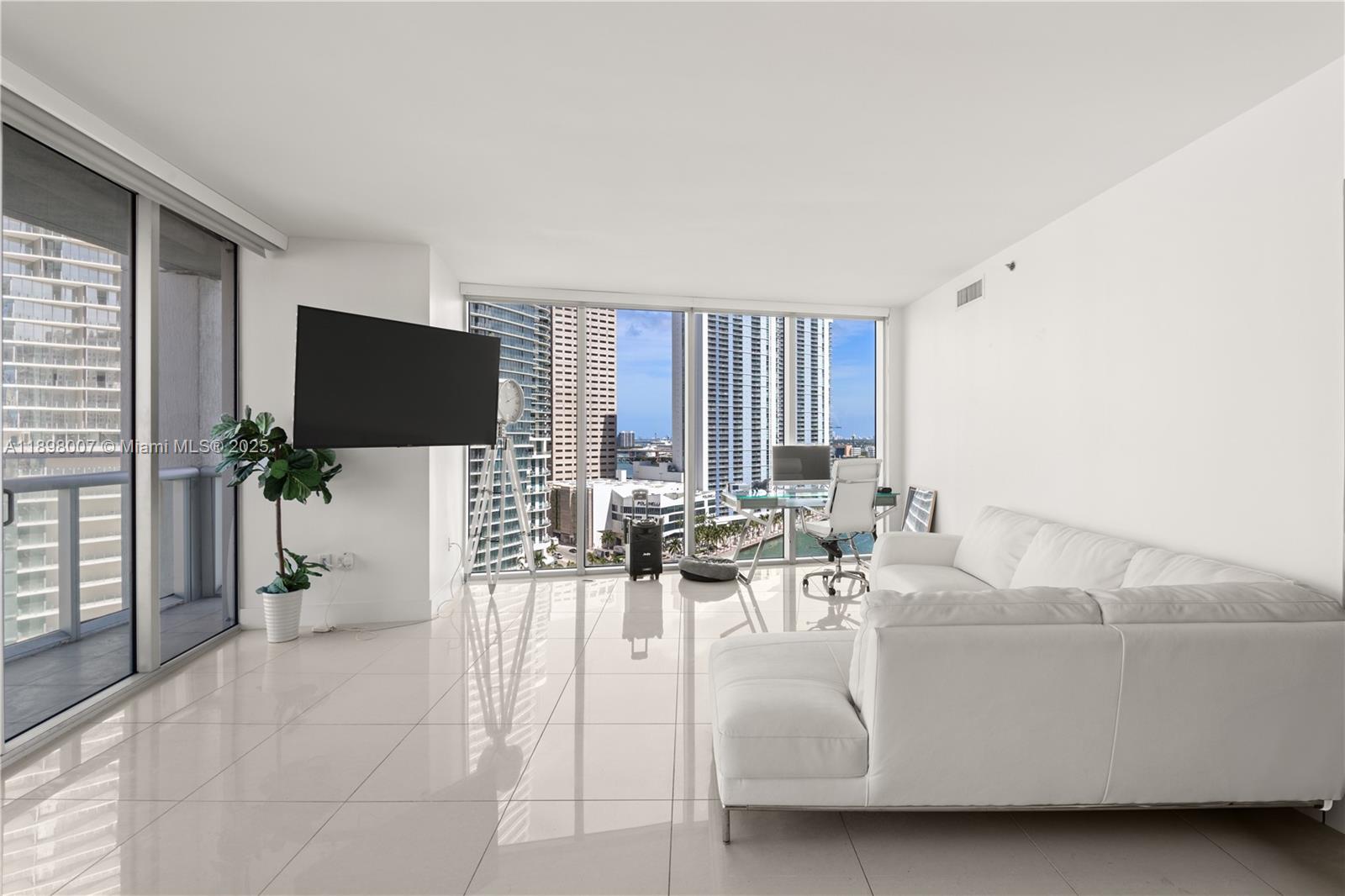 465 Brickell Ave #1602 Miami, FL 33131