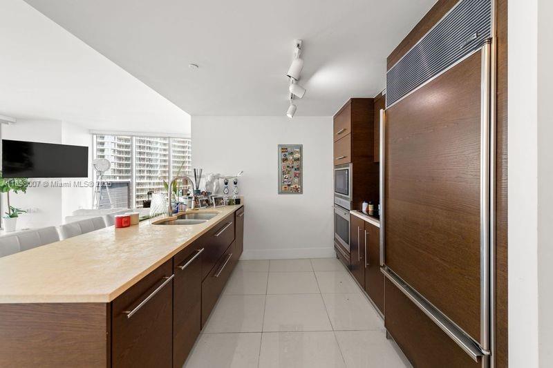 465 Brickell Ave #1602 Miami, FL 33131