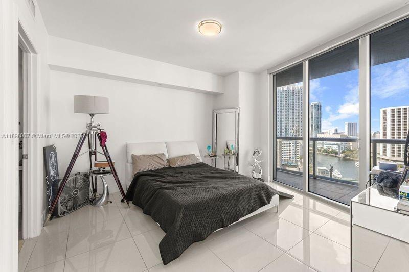465 Brickell Ave #1602 Miami, FL 33131
