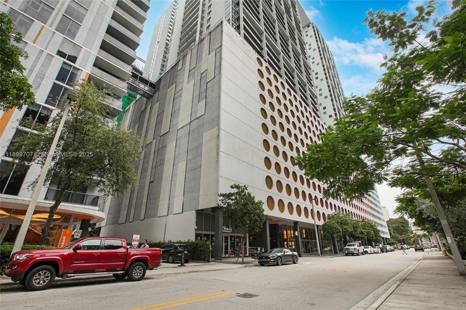 image 500 Brickell West21