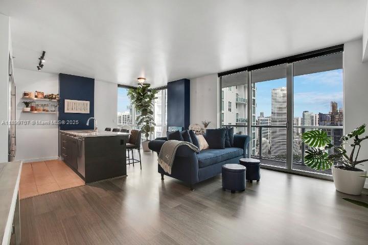 image 500 Brickell West4