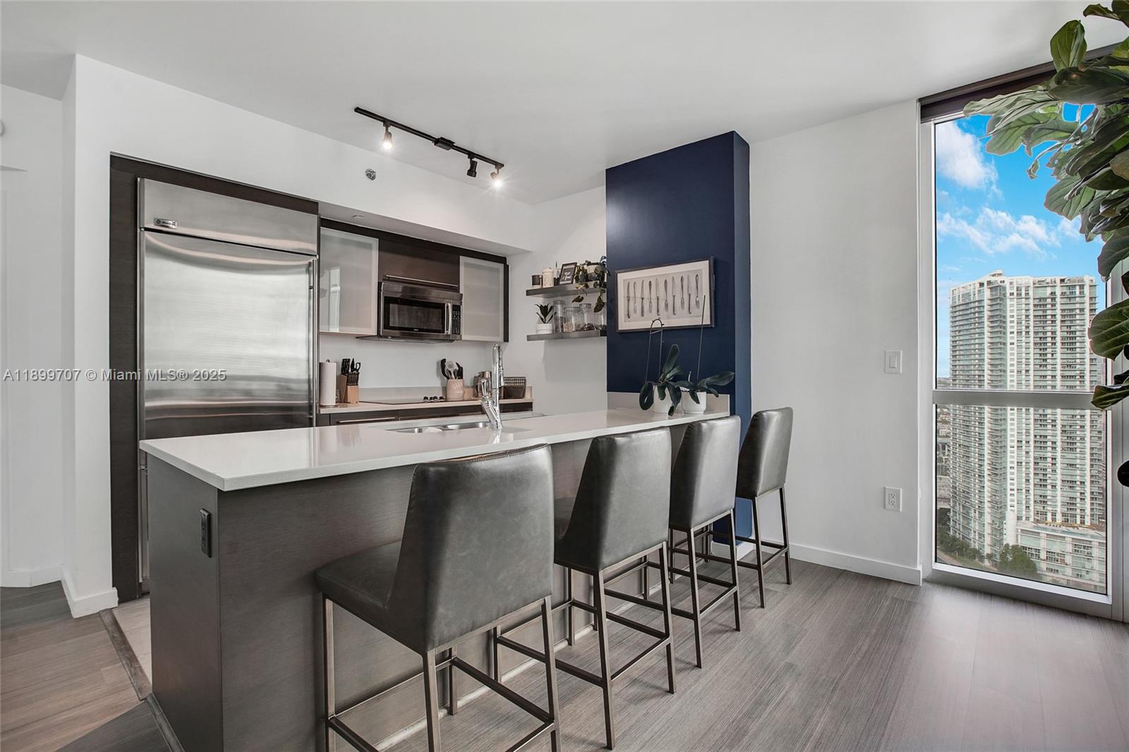 image 500 Brickell West6