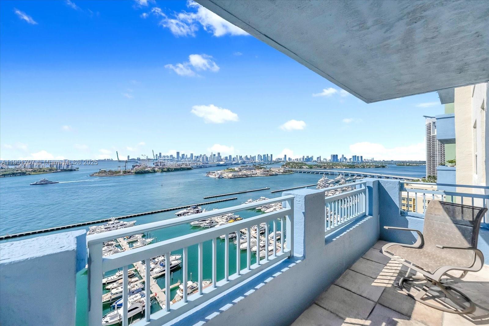 image Yacht Club At Portofino C10