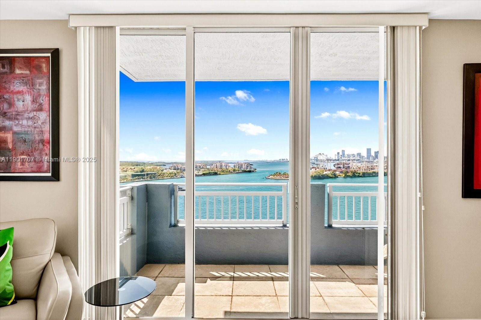 image Yacht Club At Portofino C3