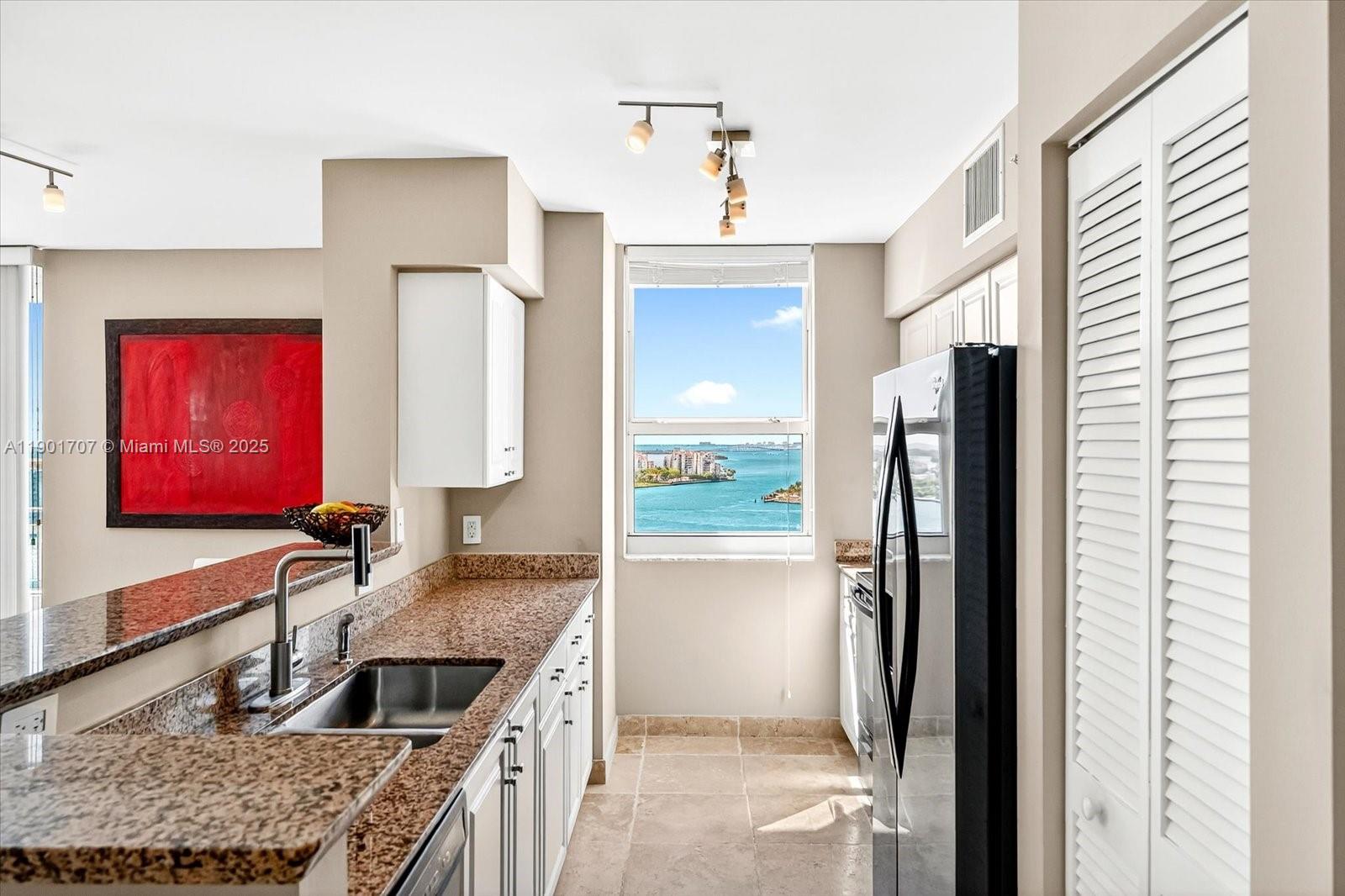 image Yacht Club At Portofino C4