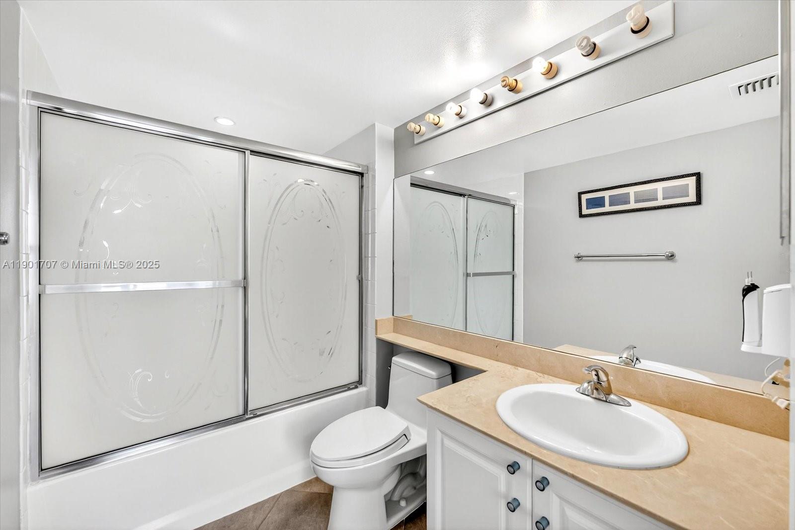 image Yacht Club At Portofino C6