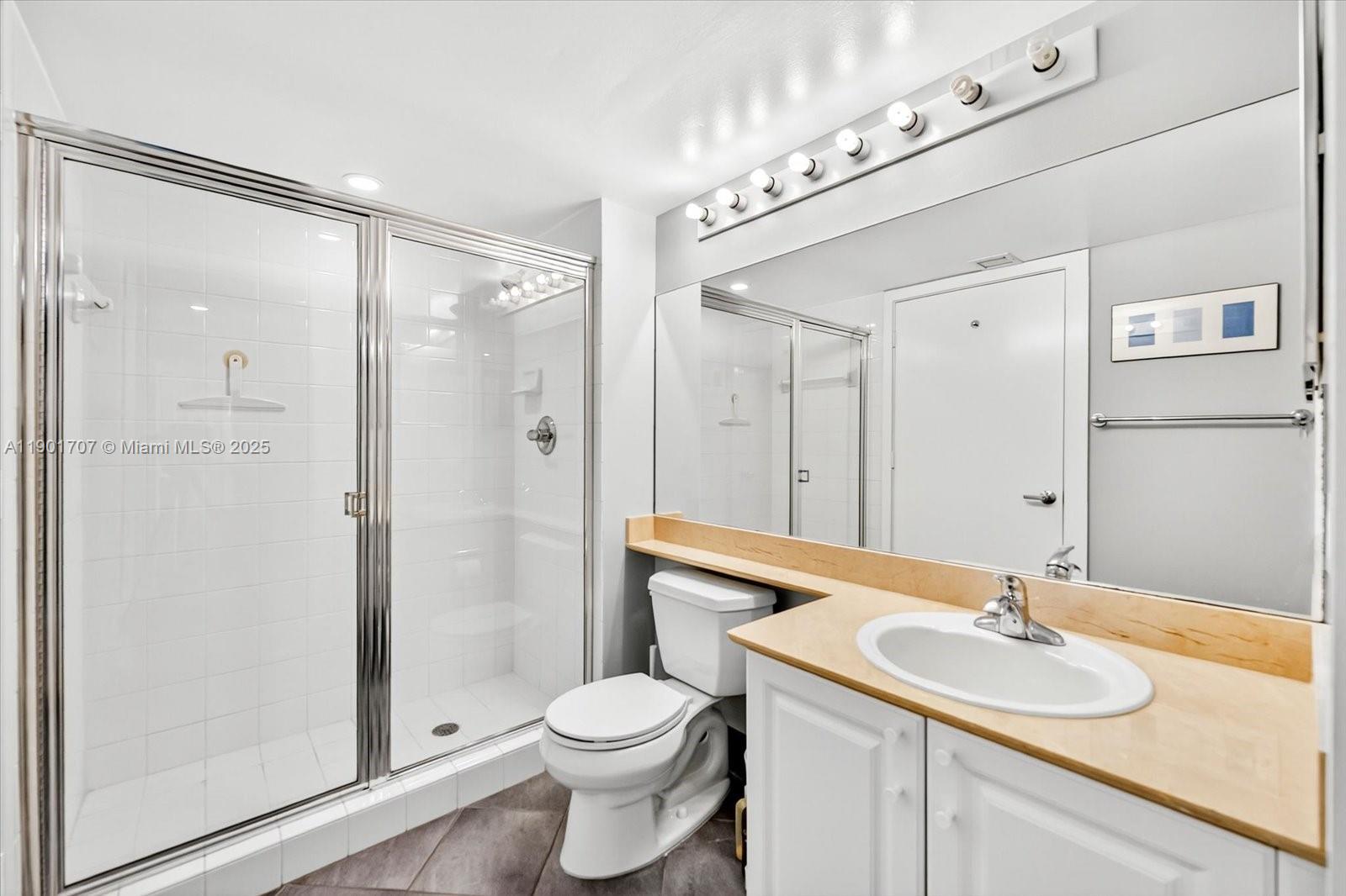 image Yacht Club At Portofino C8