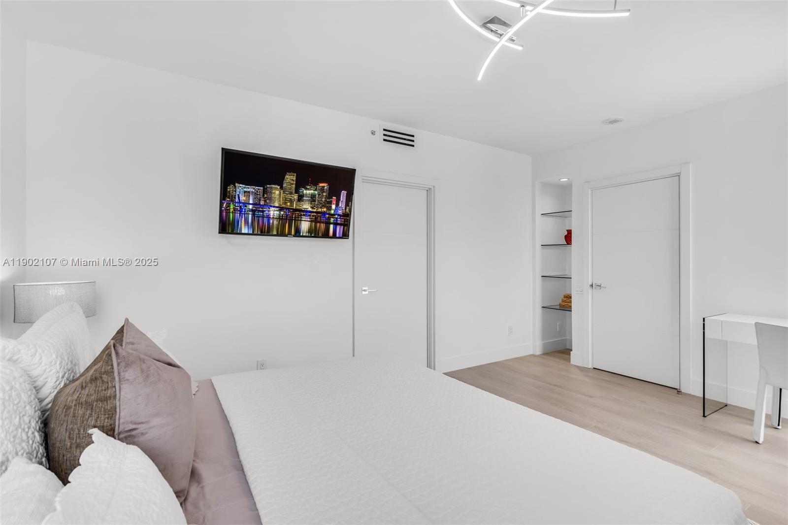 image 1500 Ocean Drive Condo12