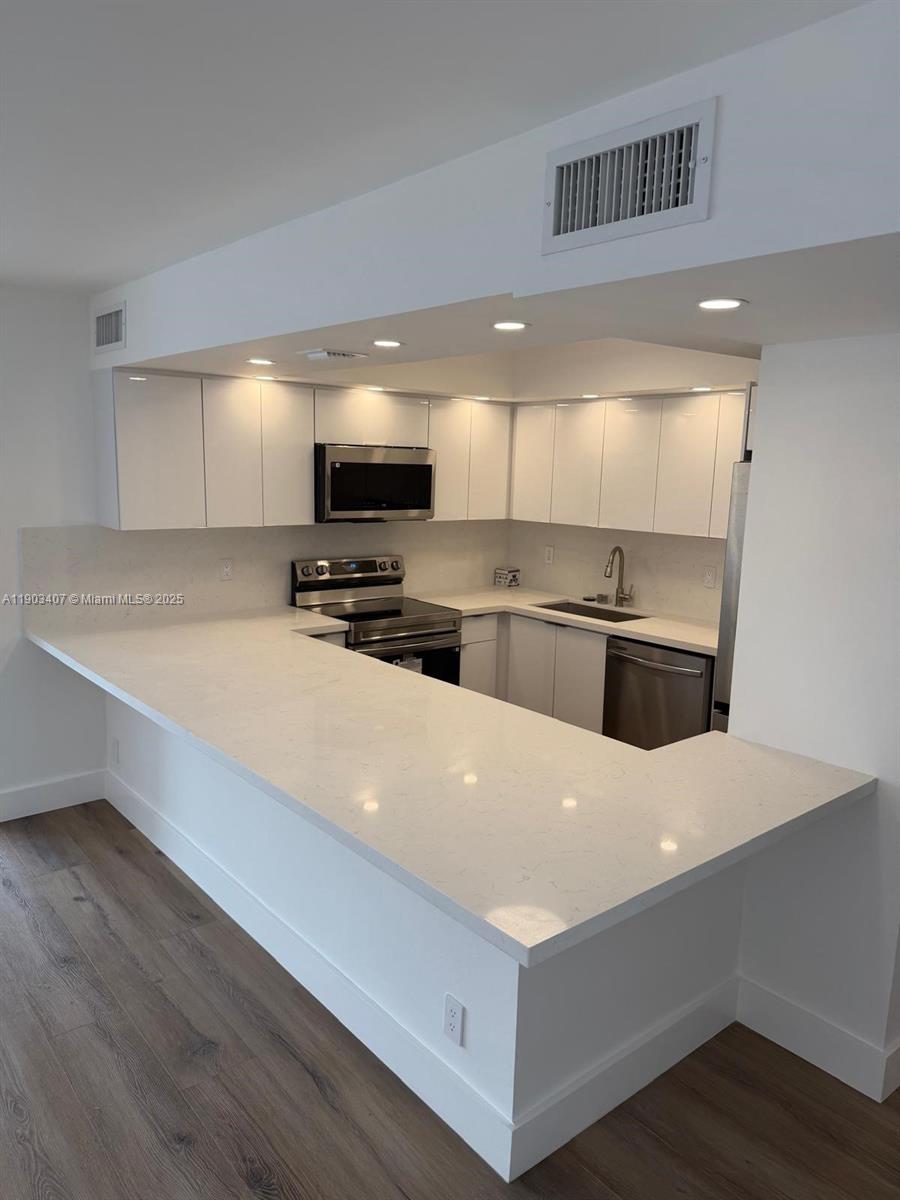 701 Three Iss Blvd #511