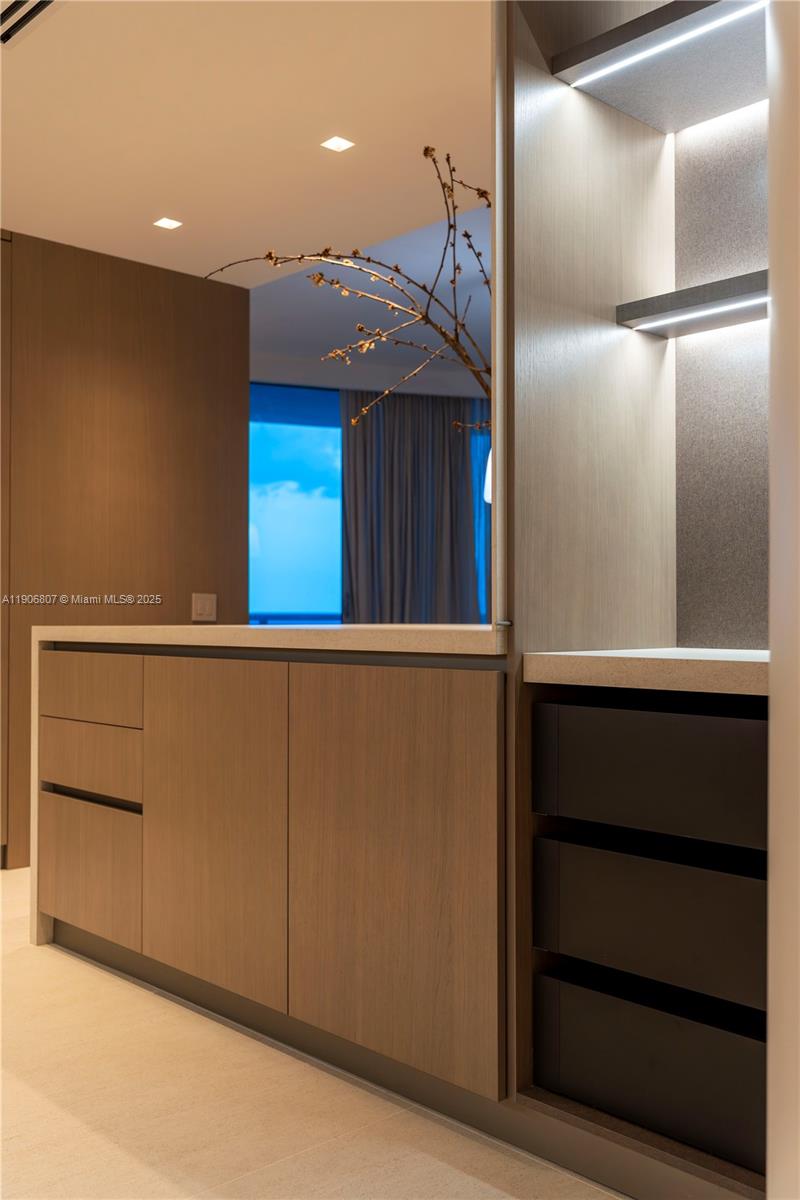 5959 Collins Ave #907 Miami Beach, FL 33140