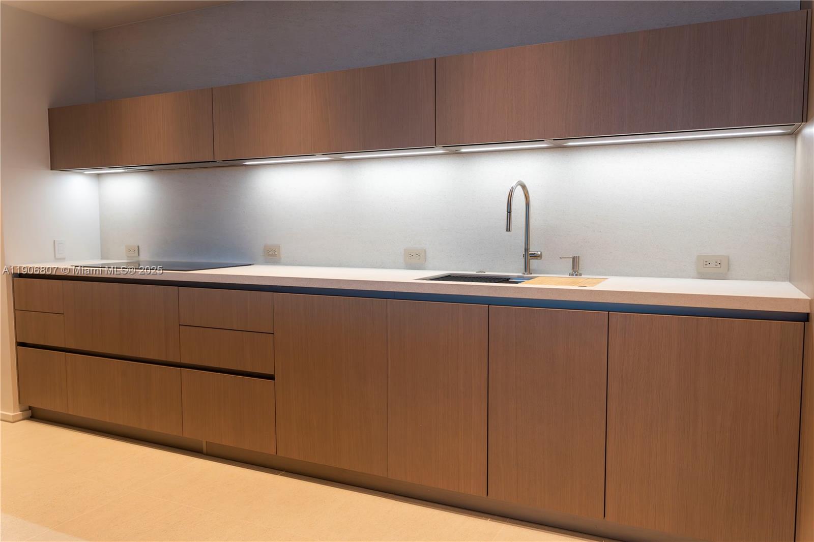 5959 Collins Ave #907 Miami Beach, FL 33140