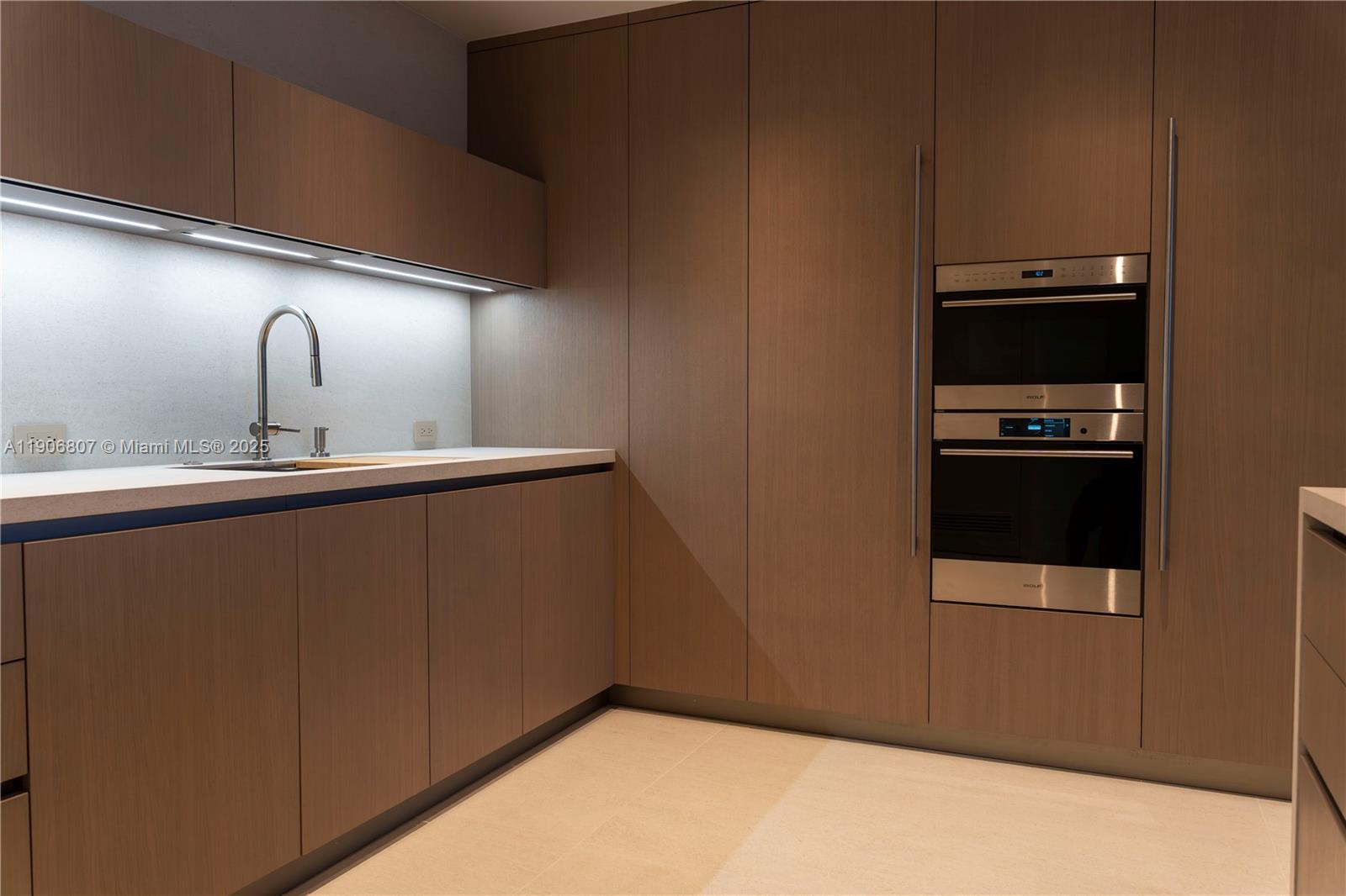 5959 Collins Ave #907 Miami Beach, FL 33140