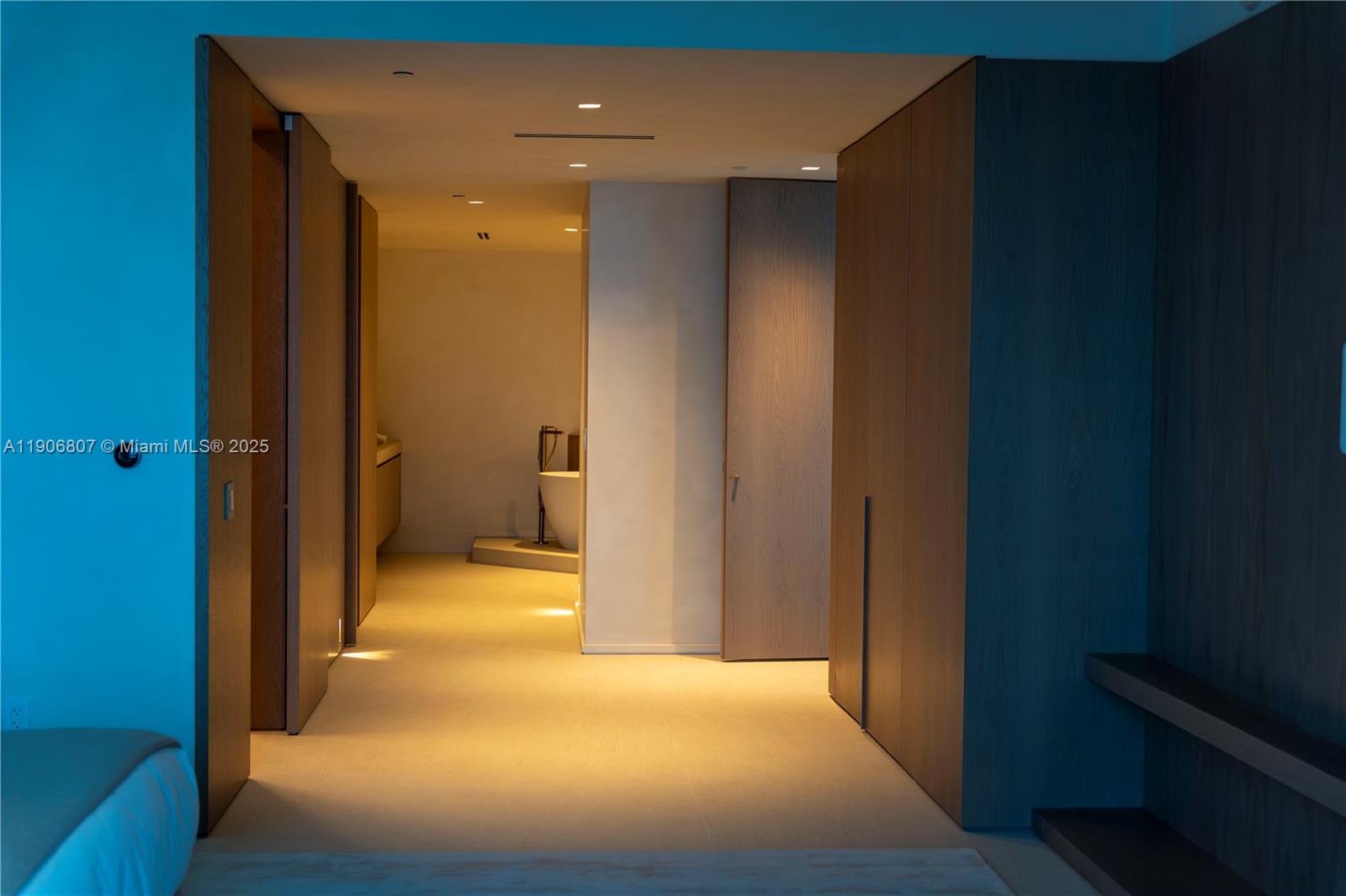 5959 Collins Ave #907 Miami Beach, FL 33140