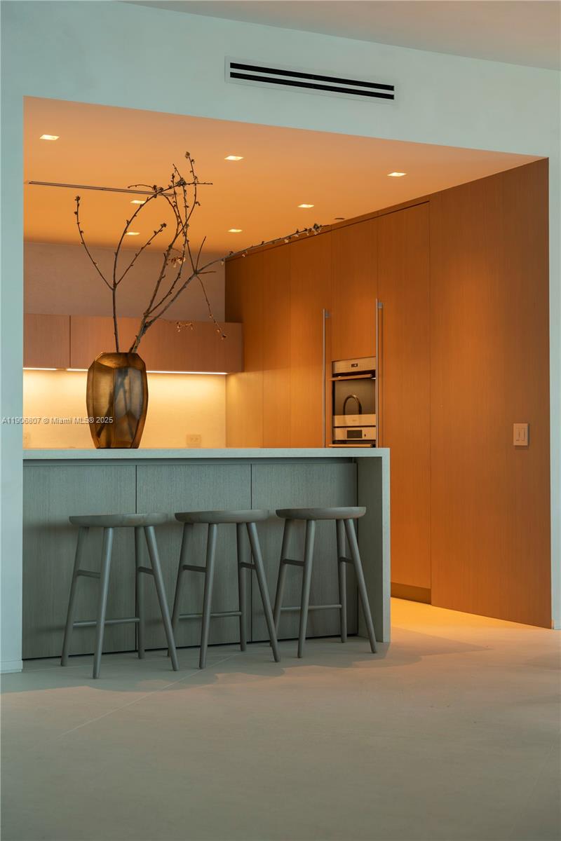 5959 Collins Ave #907 Miami Beach, FL 33140