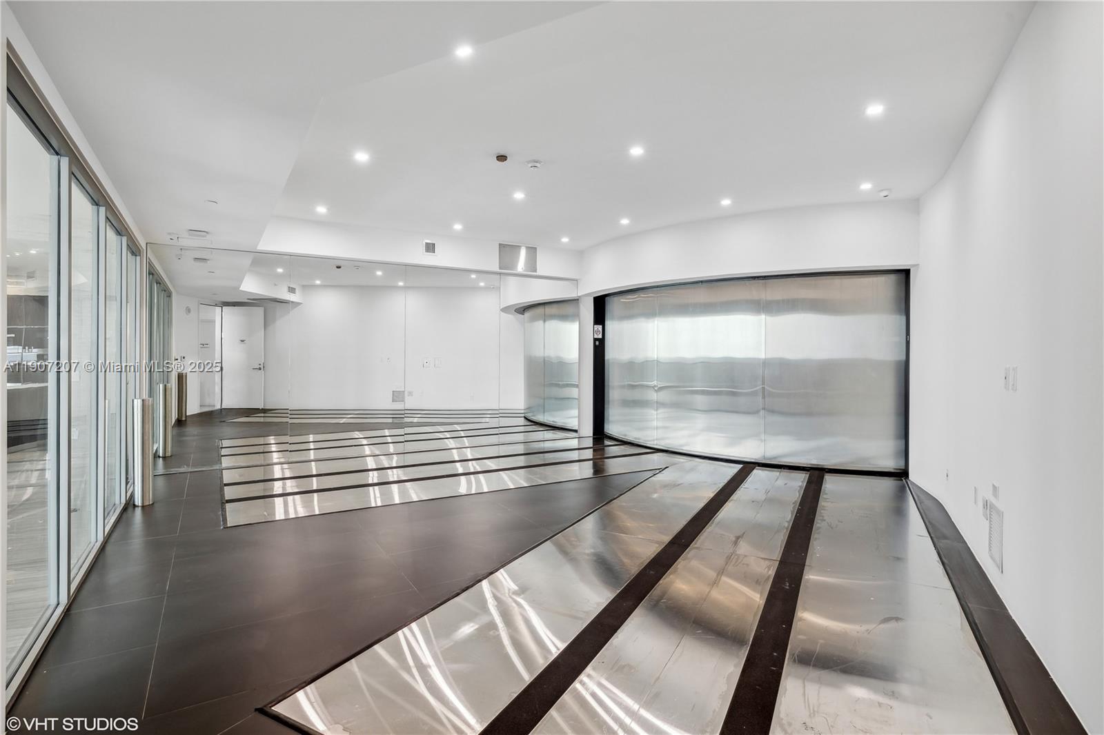 image Porsche Design Tower44