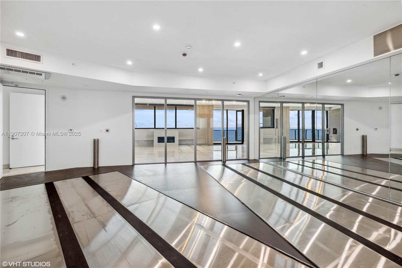 image Porsche Design Tower45